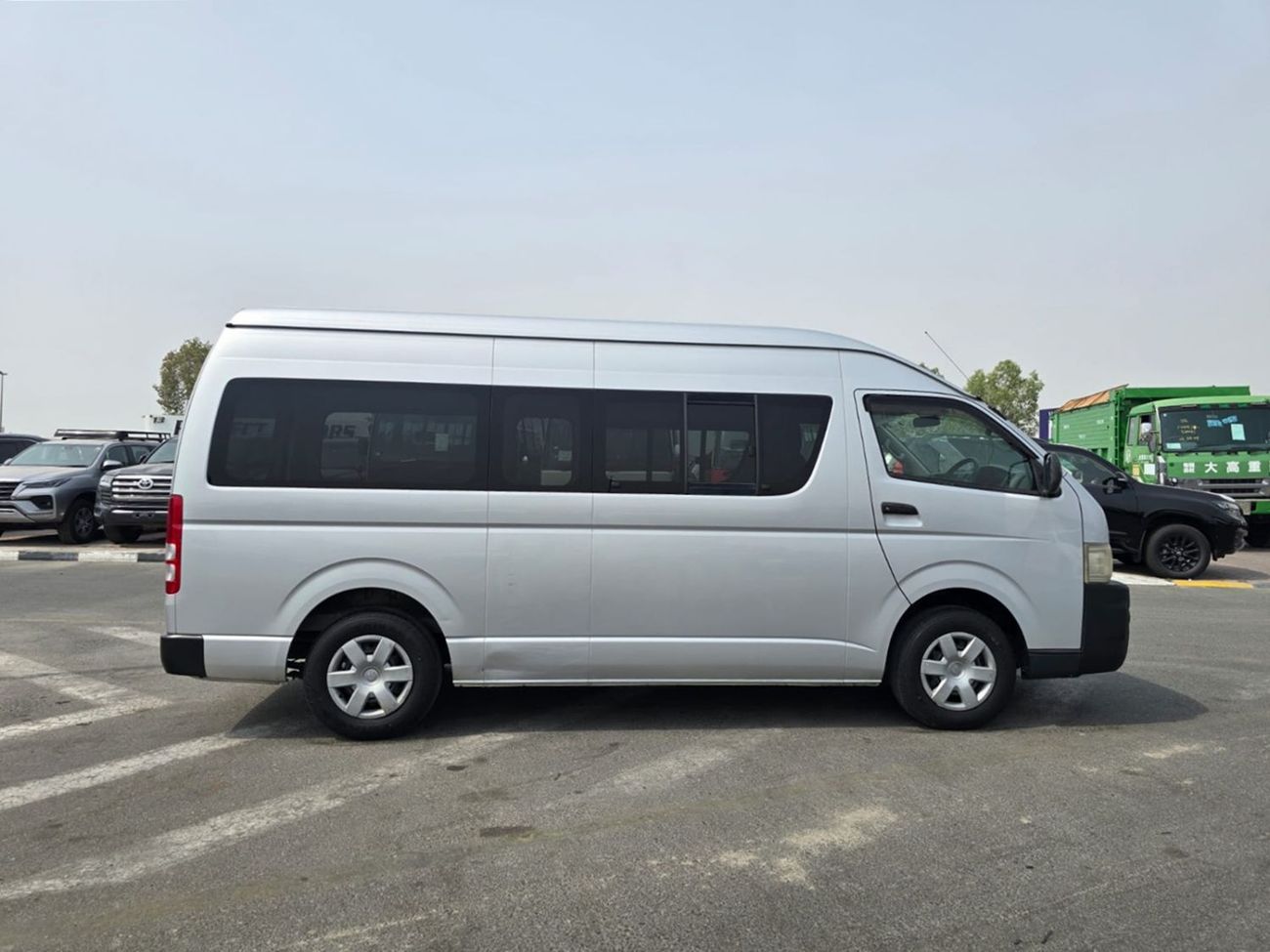 Toyota Hiace TOYOTA HIACE VAN RHD 2006 MODEL 2.5 L DIESEL AUTOMATIC(PM03390)