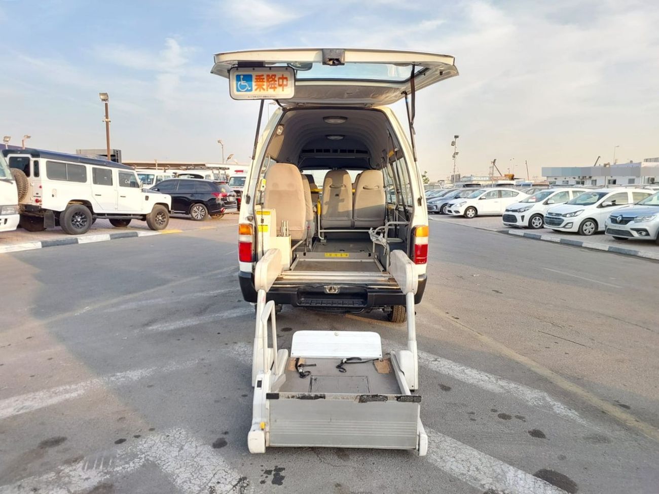 تويوتا هاياس TOYOTA HIACE COMMUTER VAN RHD 2003 MODEL 3.0 L DIESEL AUTOMATIC(PM03773)