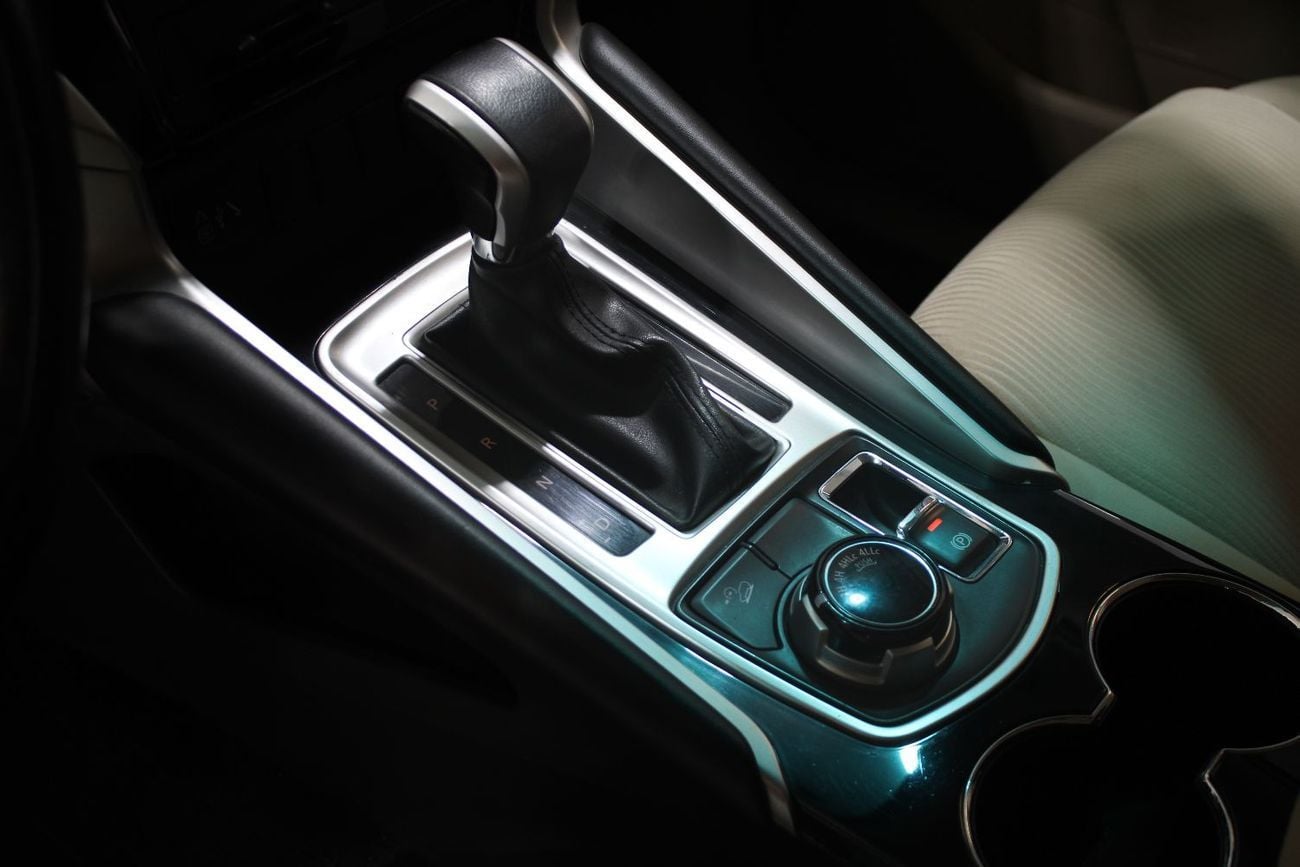 ميتسوبيشي مونتيرو سبورت GLS Premium 3.0L (7 Seater)