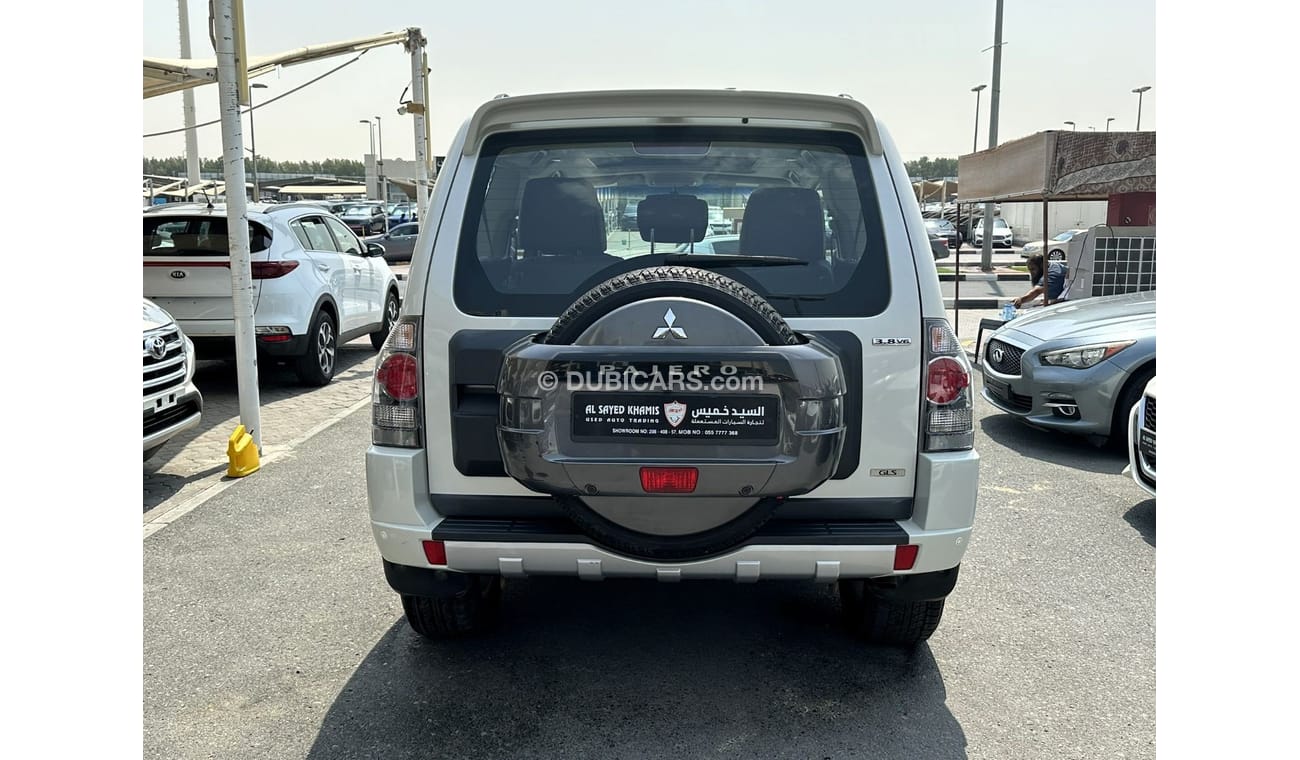 Mitsubishi Pajero GLS Highline Top ACCIDENTS FREE - GCC - ORIGINAL PAINT ENGINE 3800 CC - FULL OPTION
