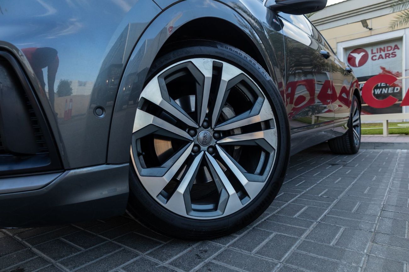 Audi Q8 55 TFSI quattro S-Line 3.0L (340 HP) Audi Q8 55TFSI Quattro S-Line 2019 GCC under Warranty with Flex