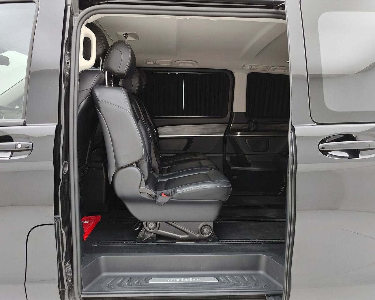 مرسيدس بنز V 250 AVANTGARDE LWB l GCC Specs l 2 Keys l AED 2,154 / Monthly