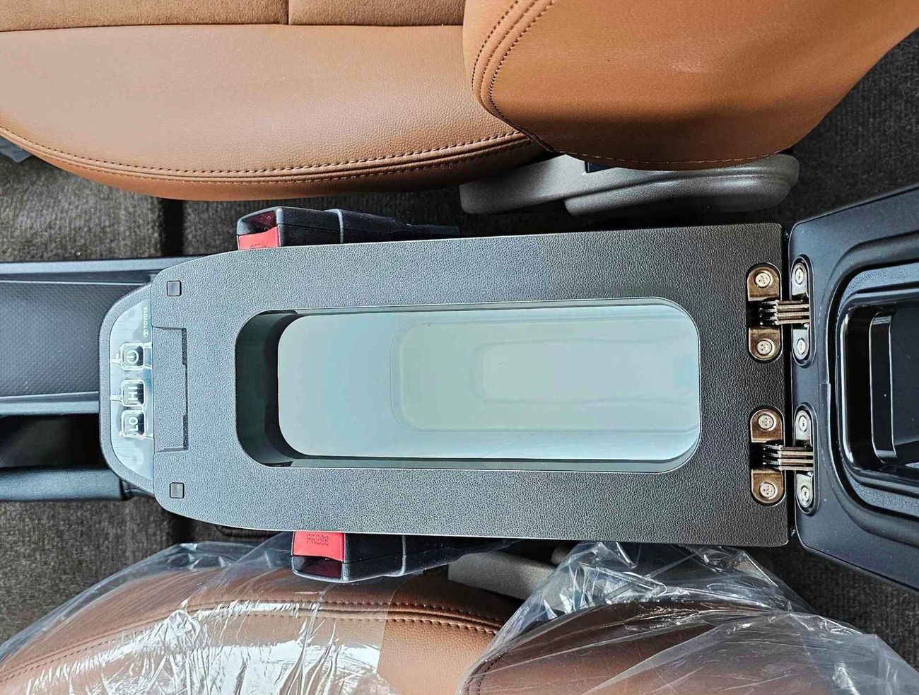 Toyota Land Cruiser 70 /4.0L PETROL A/T / TOP VARIANT / DIFF LOCK / REFRIGETOR / FULL OPTION / CODE#68081