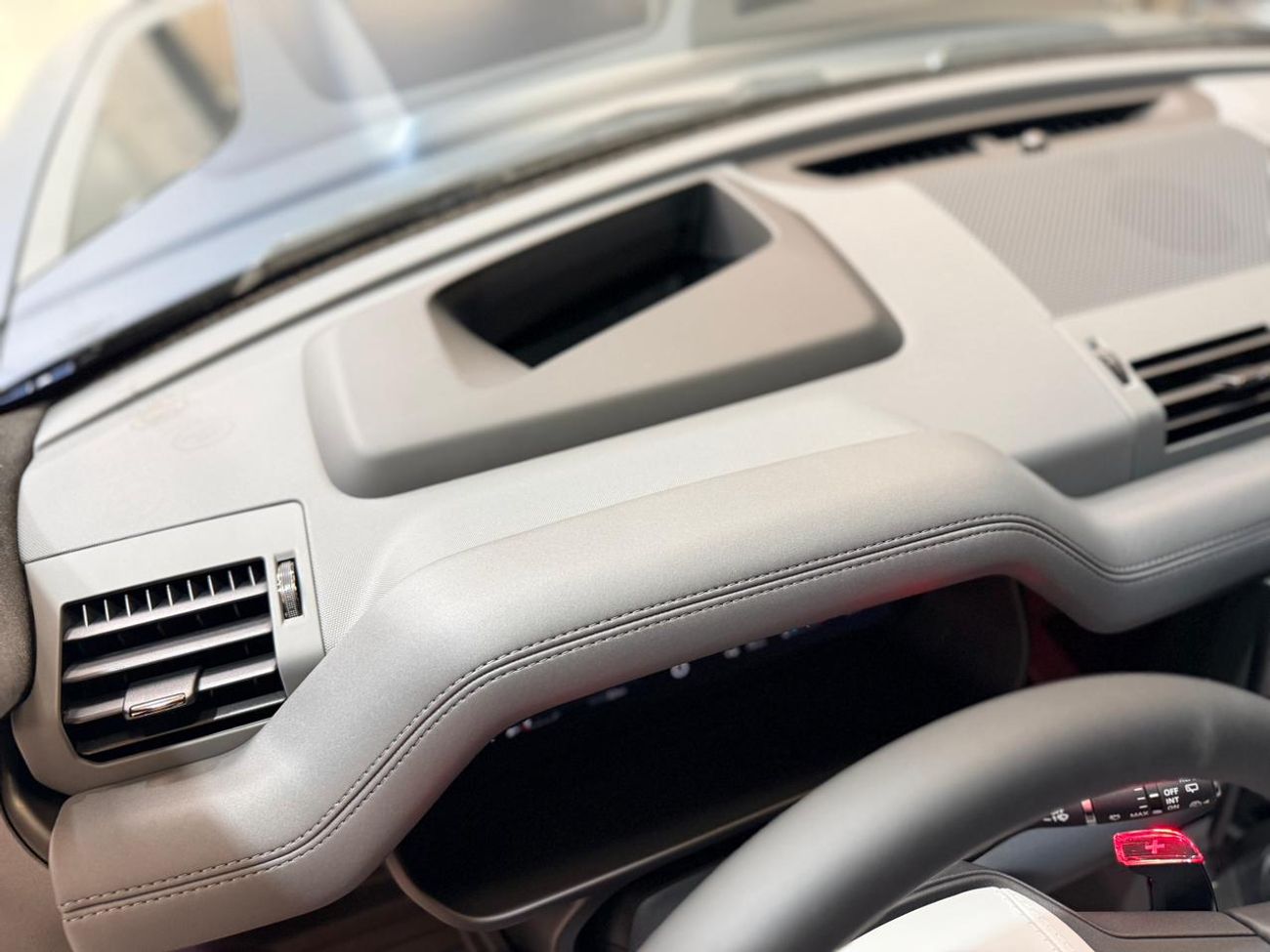 لاند روفر ديفندر 110 P635 OCTA V8 2026