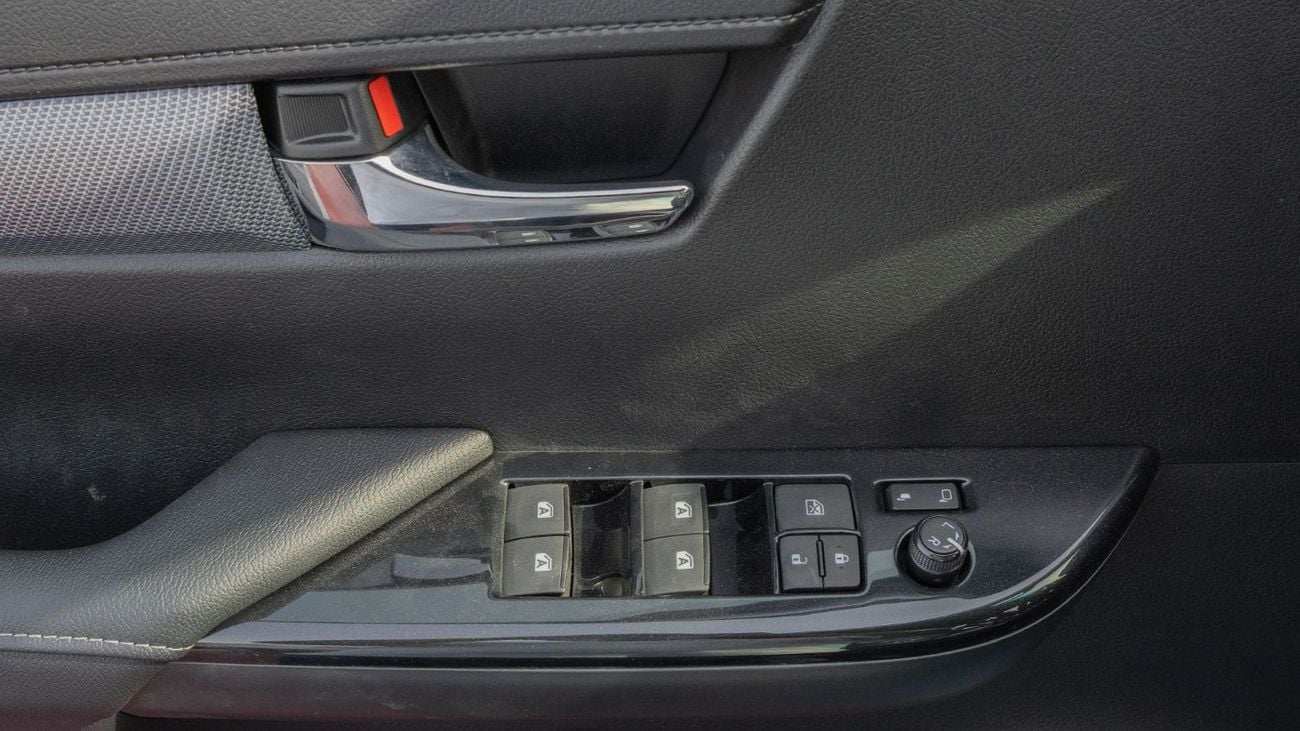 تويوتا هيلوكس 2026 Toyota Hilux GR-Sport 4.0L AT Petrol (White)