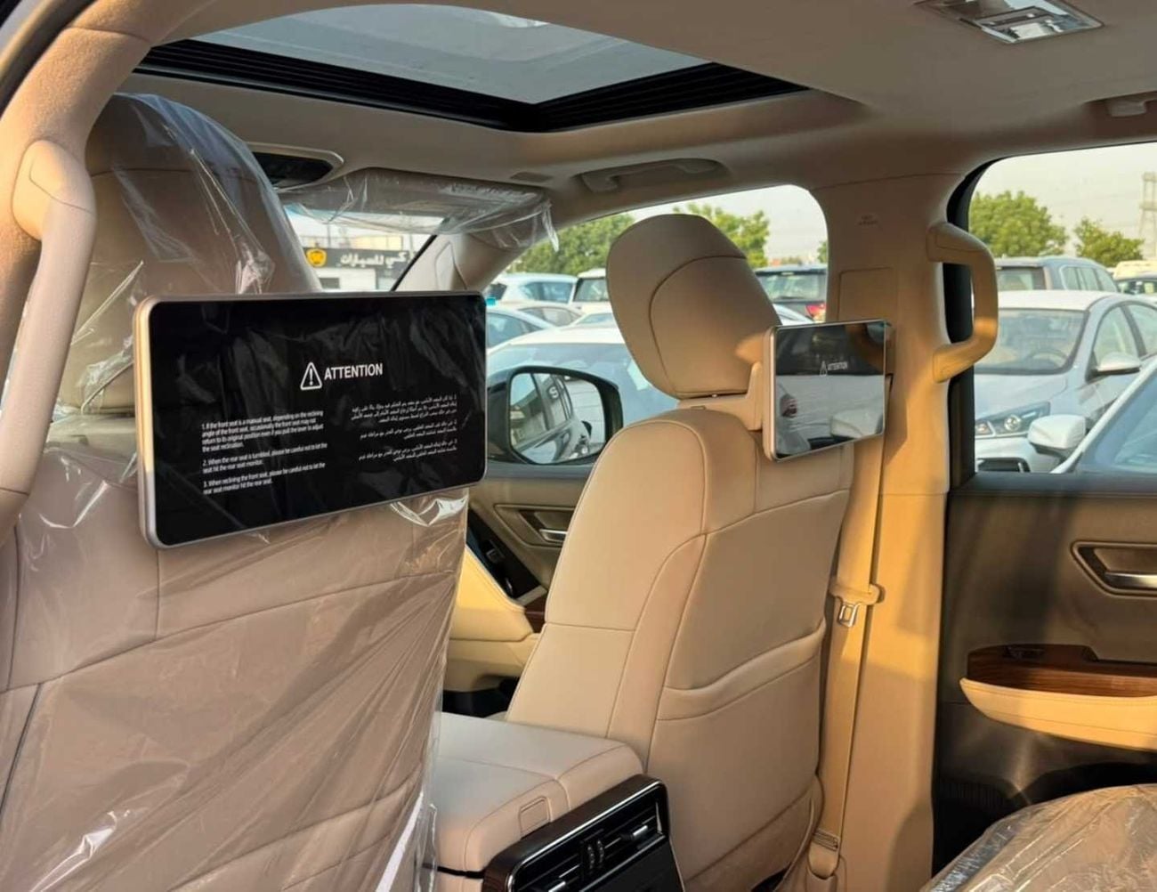 تويوتا لاند كروزر GXR MID OPTION || 4.0L PETROL V6 | SUNROOF | LEATHER WITH PWR SEATS | REAR ENTERTAINMENT SCREEN (COD