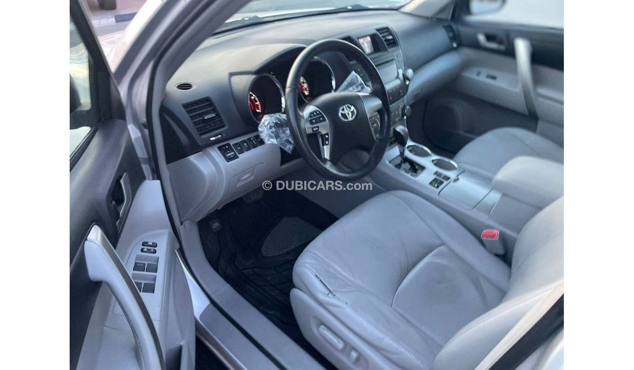 Toyota Highlander *Offer*2012 Toyota Highlander SE 4x4 Full Option - Sunroof Leather Seat