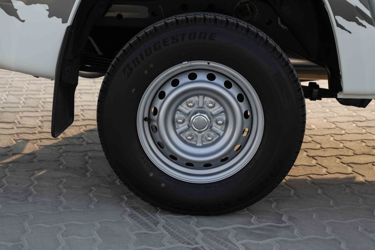 Mitsubishi L200 2023 Mitsubishi L200 DC 4x4 2.4 - White Solid inside Grey | Export Only