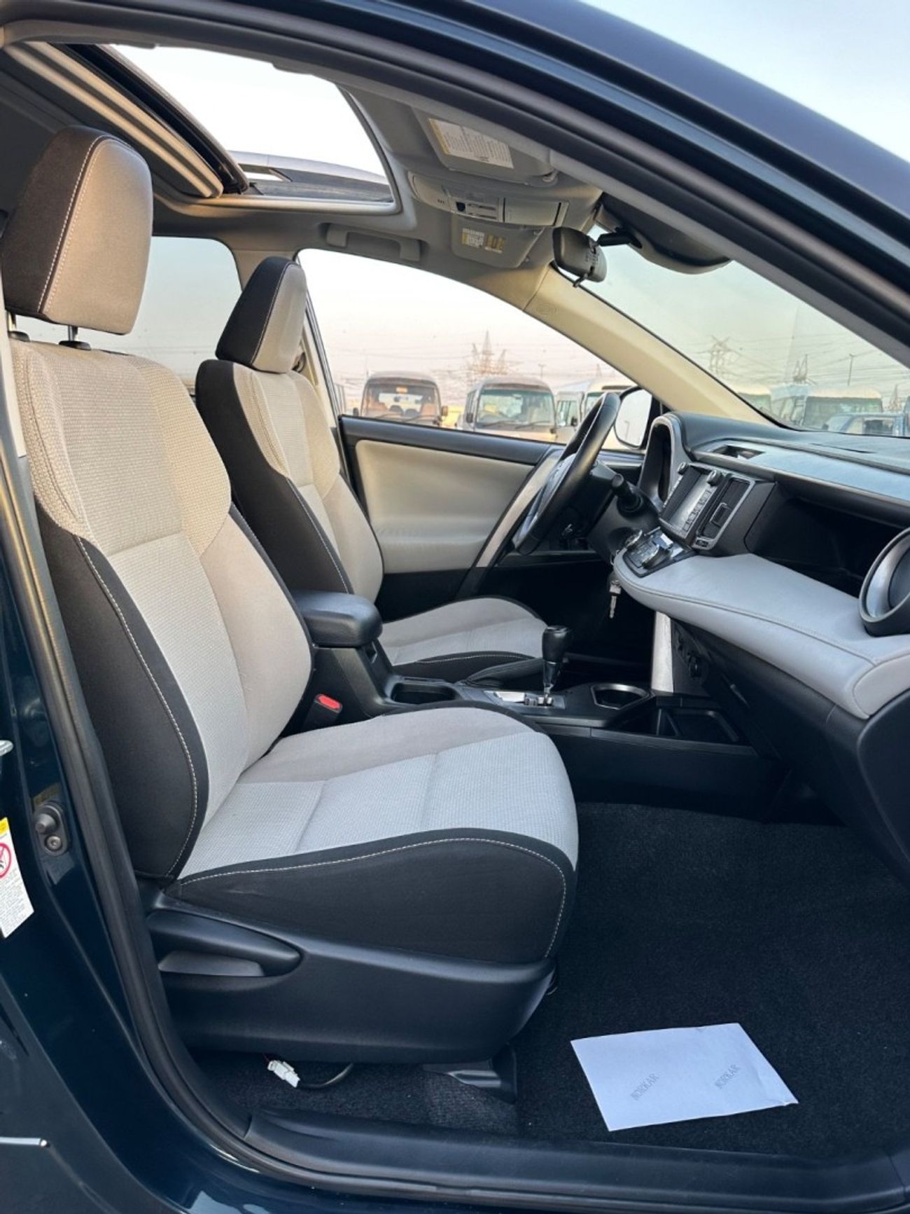 Toyota RAV4 XLE 4WD sunroof  full Option