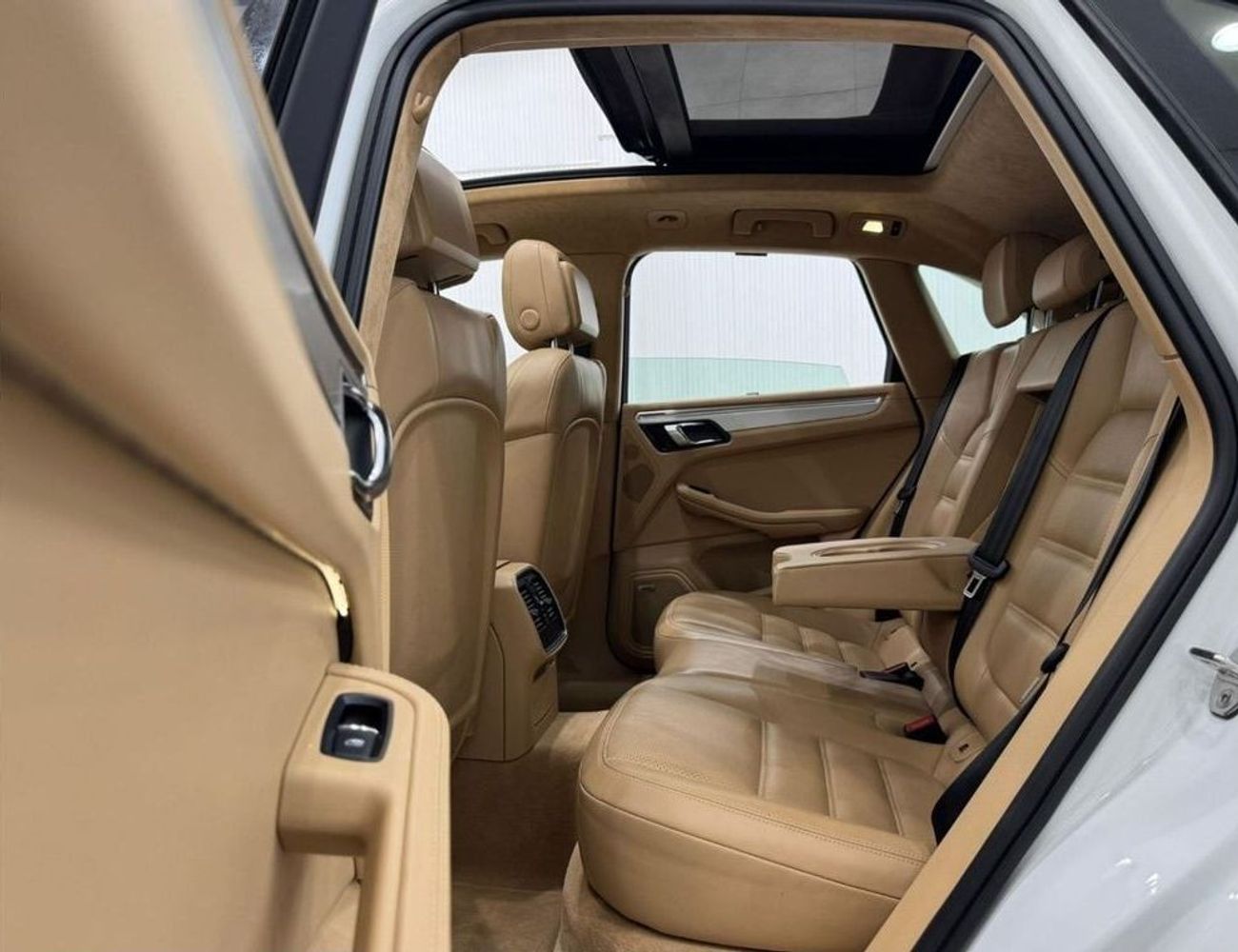 Porsche Macan 2014 Porsche Macan Turbo, Full Agency Service History, Excellent Condition, GCC