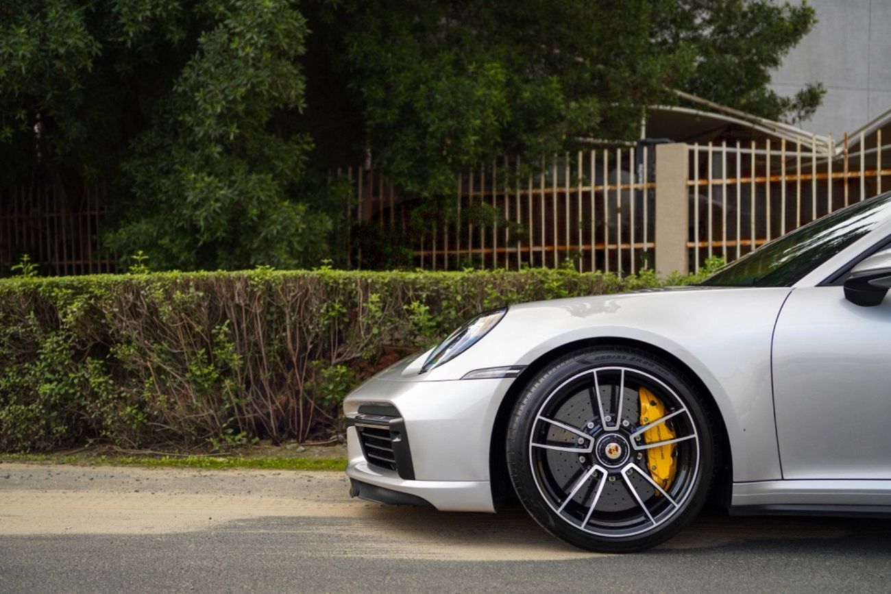 Porsche 911 Turbo S 3.8L (640 HP) Coupe