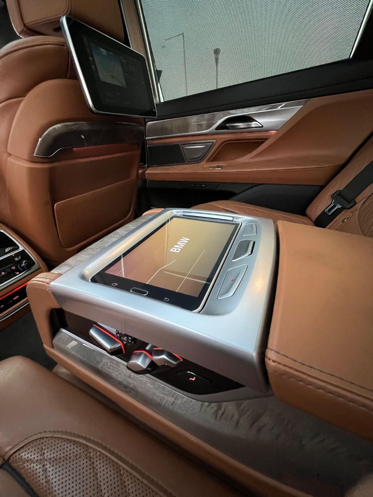 BMW 740i