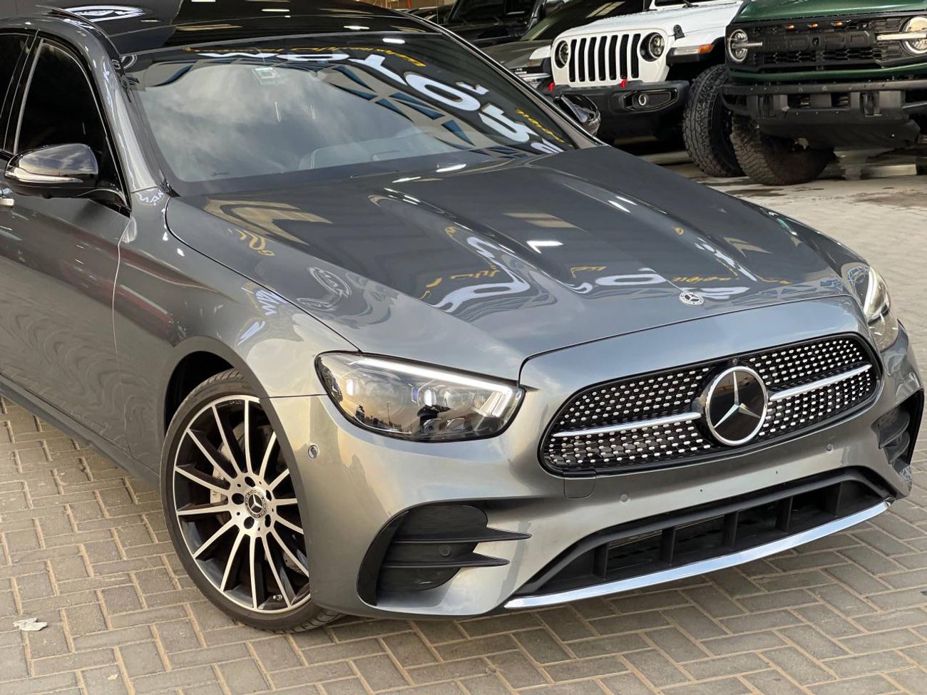 مرسيدس بنز E 350 عداد كيلومترات منخفض / كاميرا 360 درجة / رادار / شاشة عرض كاملة للوحة القيادة / نظام كشف النقطة العم