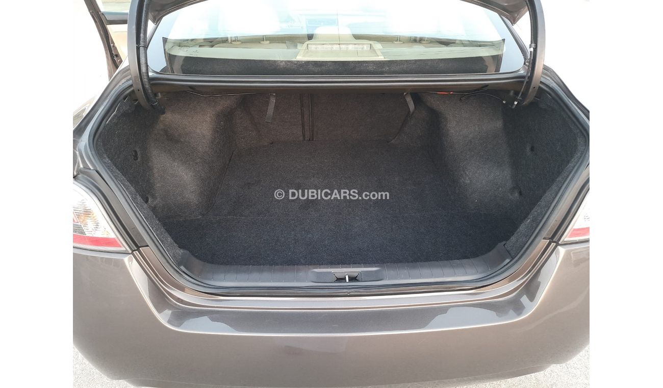 Nissan Altima Nissan Altima model 2014 Gcc very celen car km 176,000 price 22,000