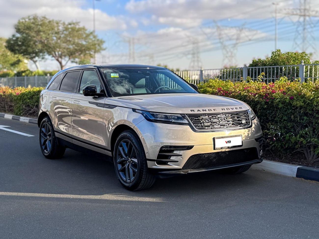 Land Rover Range Rover Velar Land Rover Range Rover Velar 2026 Automatic 0 Km 4 Cylinder All Wheel Drive (AWD) SUV Gold
