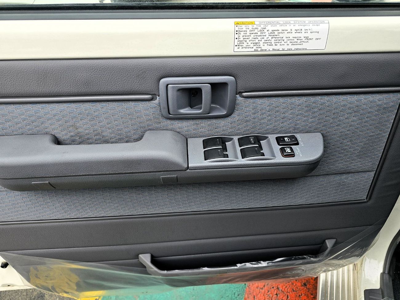 تويوتا لاند كروزر Toyota Land Cruiser 76 4.2l M/T Diesel 4WD Whit Def Lock , Fog light White Color 2025 Model