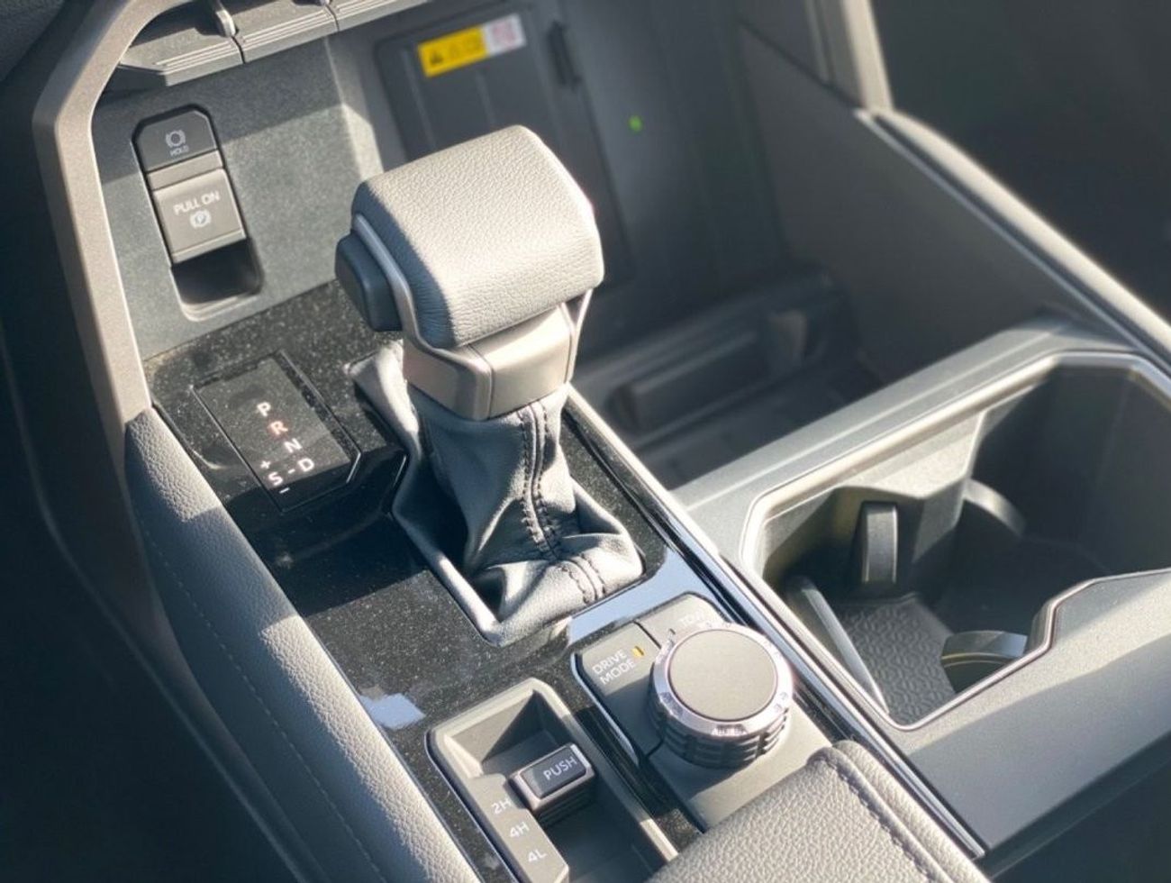 Toyota Tundra LIMITED 3.5 CAPSTONE HEV 4x4 CREW MAX. Brand New