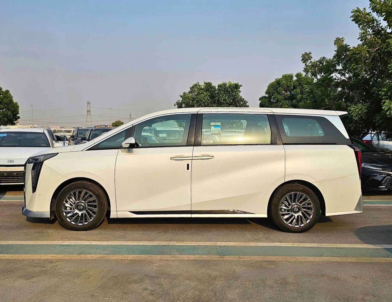 جي إي سي M8 GX MASTER /FULL OPTION /PETROL 2.0L/V4 A/T/CODE#GX