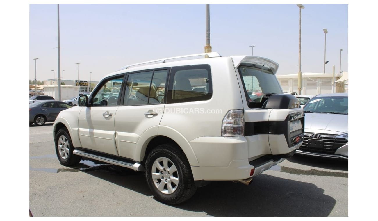 Mitsubishi Pajero GLS Mid ACCIDENTS FREE - GCC - ORIGINAL PAINT - MID OPTION - PERFECT CONDITION INSIDE OUT