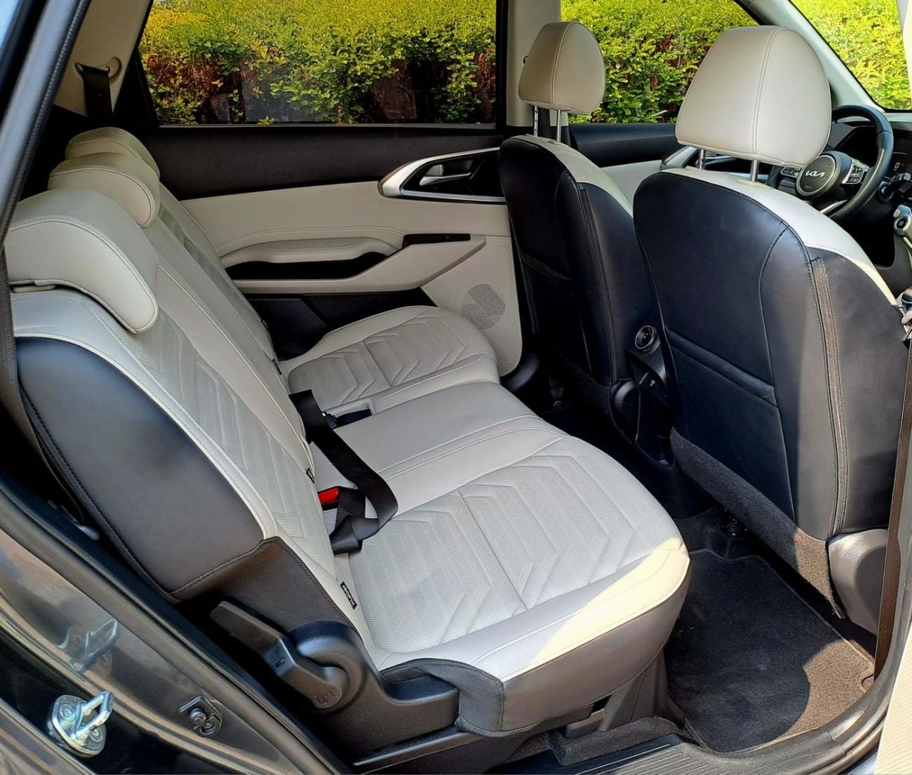 Kia Carens EX 1078/- Monthly Kia Carens 2024 | NO CONVENIENCE CHARGES ! GCC| AGENCY MAINTAINED ! ACCIDENT FREE.