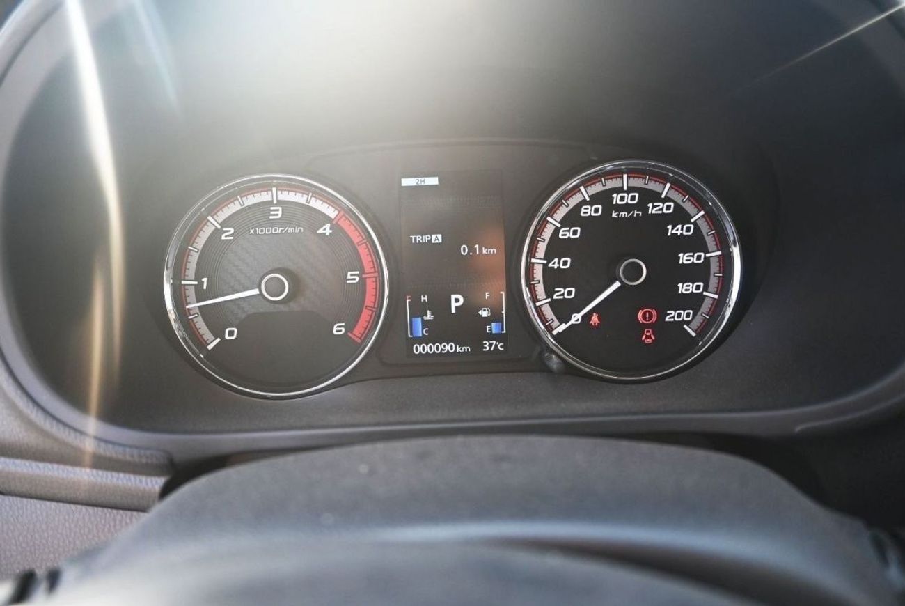 ميتسوبيشي L200 ميتسوبيشي L200 ديزل فل أوبتيون أوتوماتيك 2.4 لتر برتقالي من الخارج أسود من الداخل