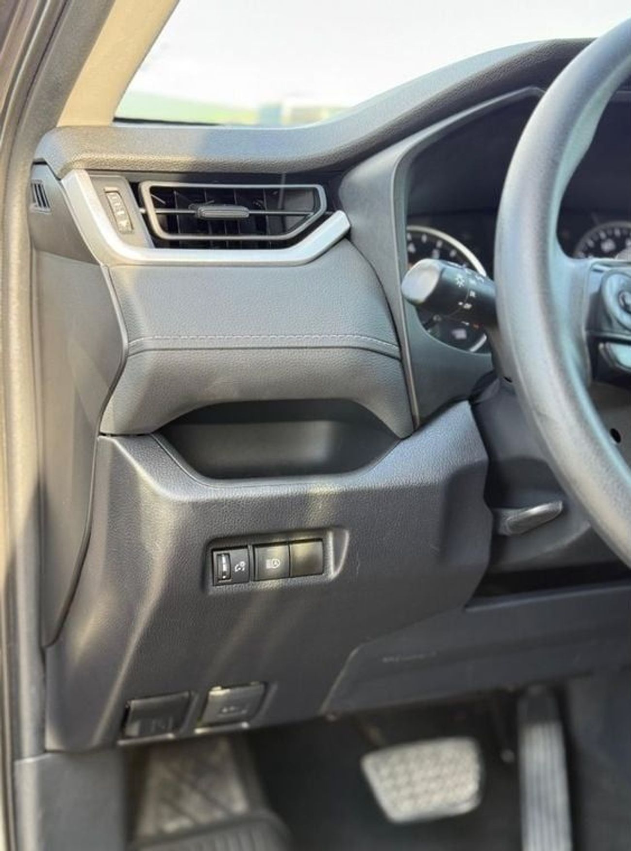 تويوتا راف ٤ 4WD 2.5L model