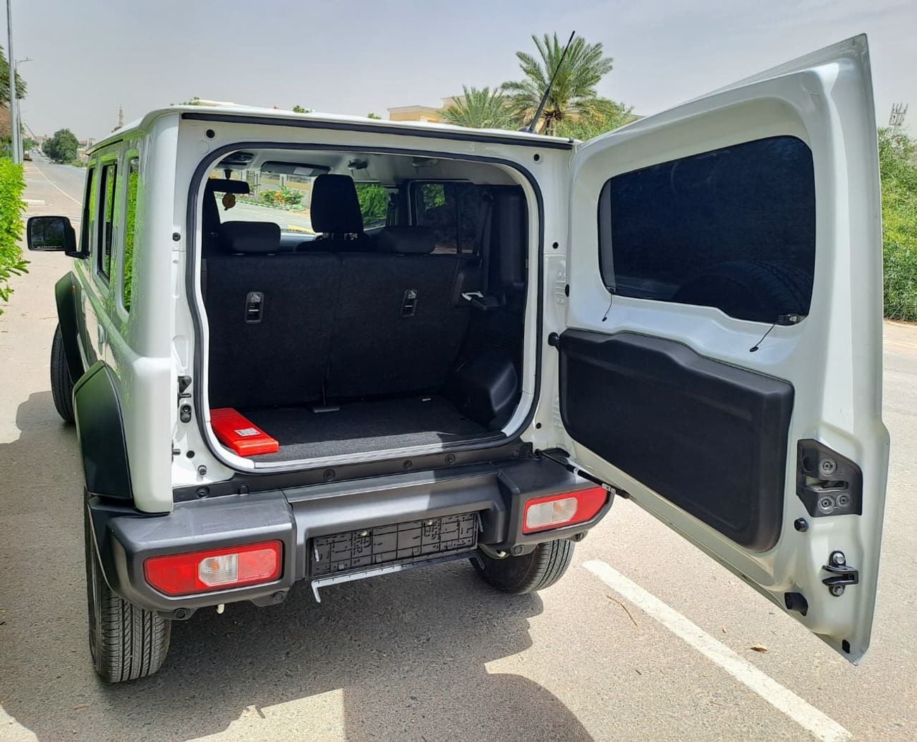 Suzuki Jimny GLX 1.5L (5-Doors) 1090-MONTHLY | 1.5 L | 4WD | GCC | CRUISE CONTROL I GPS I ACCIDENT FREE