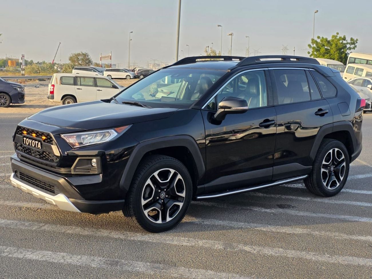 تويوتا راف ٤ Advanture Edition 4x4 , Push button and Original leather seats