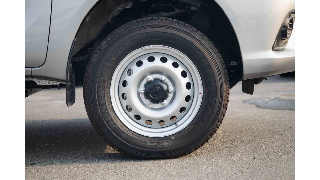 Toyota Hilux 2023 Toyota Hilux 4x4 DC 2.4 DLS - Silver inside Black