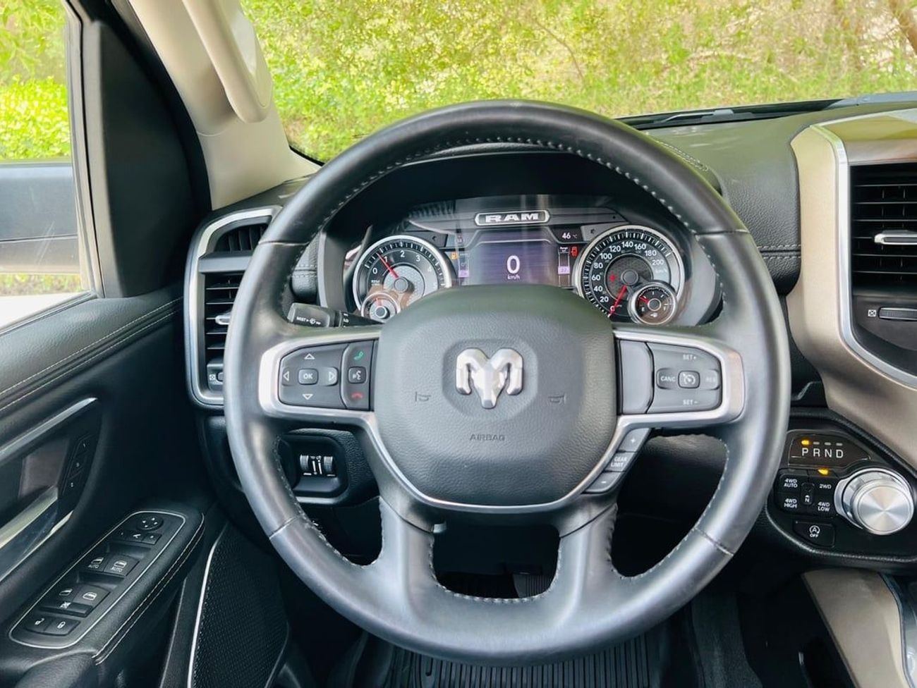 RAM 1500 Laramie Crew Cab 5.7L Dodge RAM Laramie - 2022 - Grey