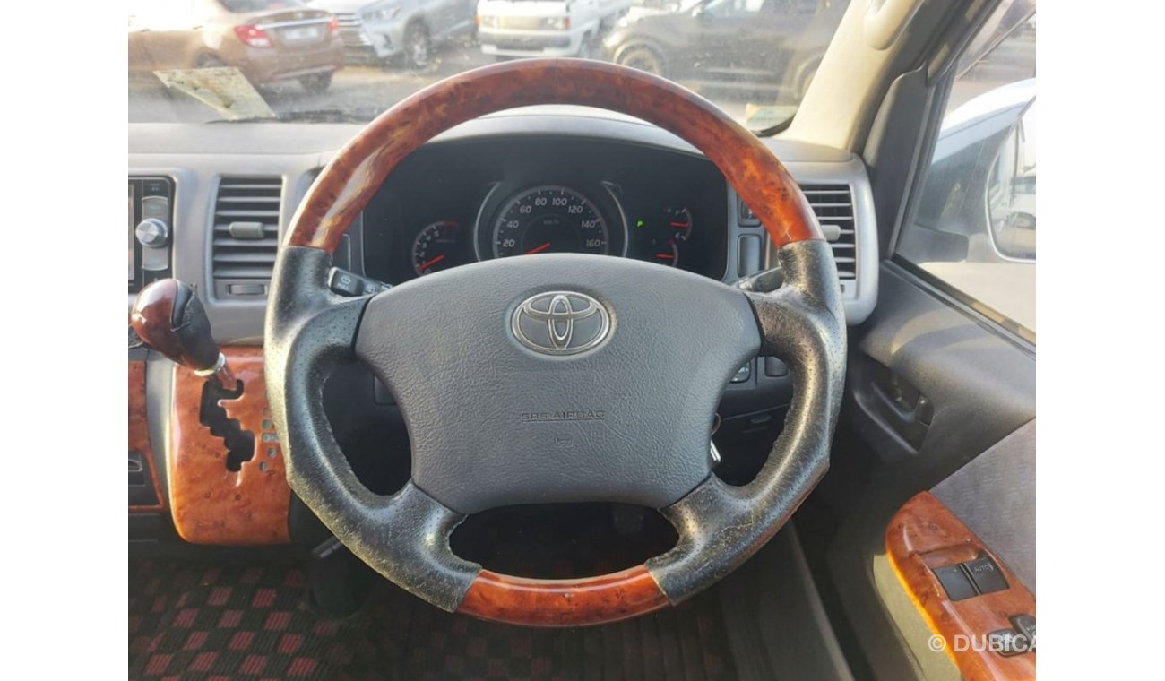 Toyota Hiace TOYOTA HIACE VAN RIGHT HAND DRIVE (PM1638)