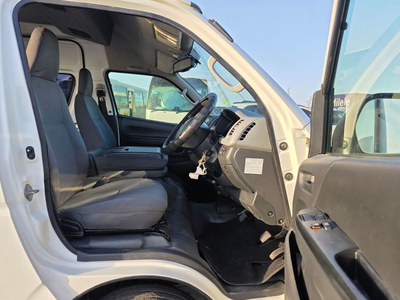 Toyota Hiace TOYOTA HIACE COMMUTER VAN RHD 2013 MODEL 3.0 L DIESEL MANUAL(PM10868)