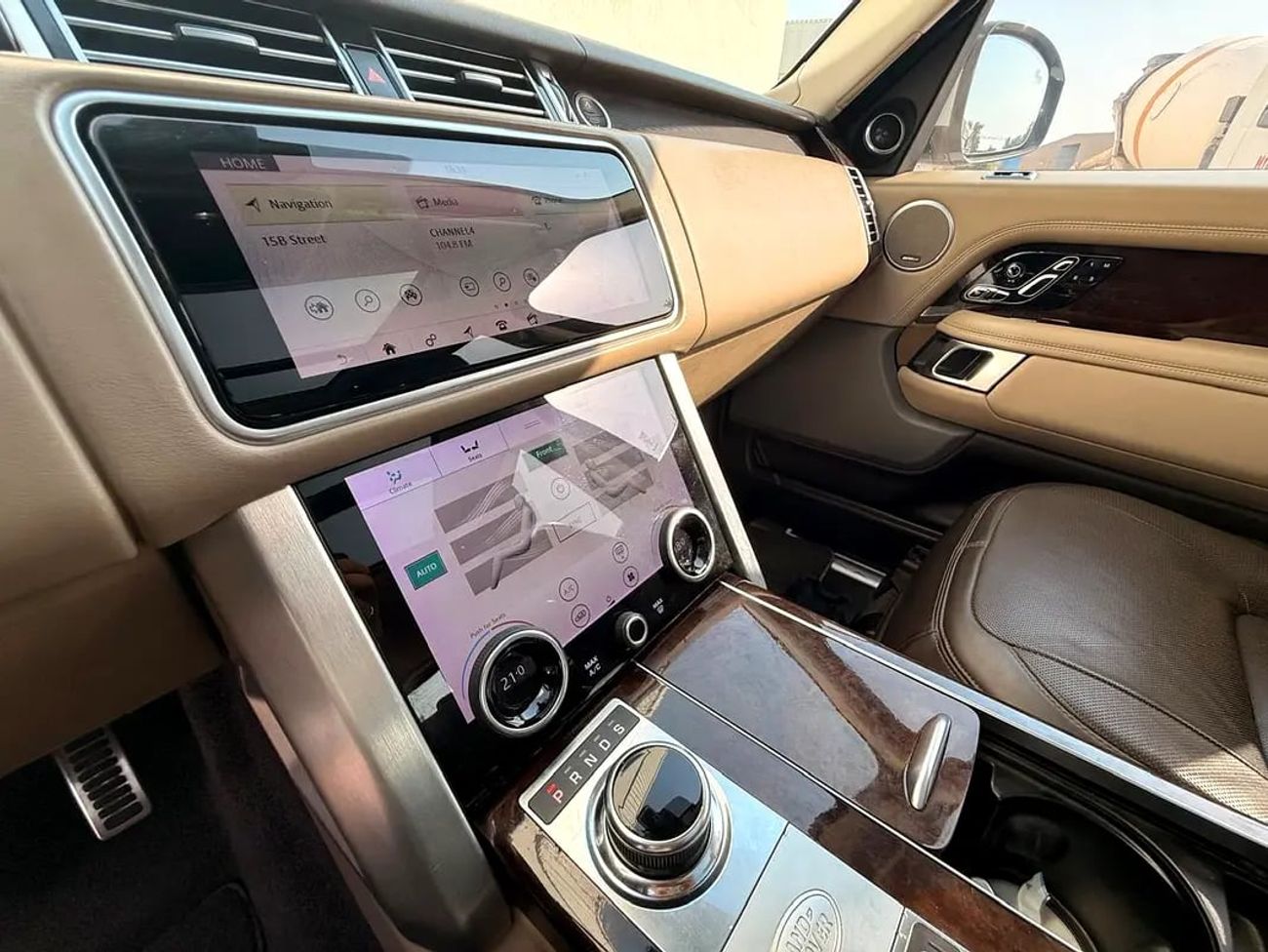 Land Rover Range Rover Vogue SE Supercharged | GCC Specs