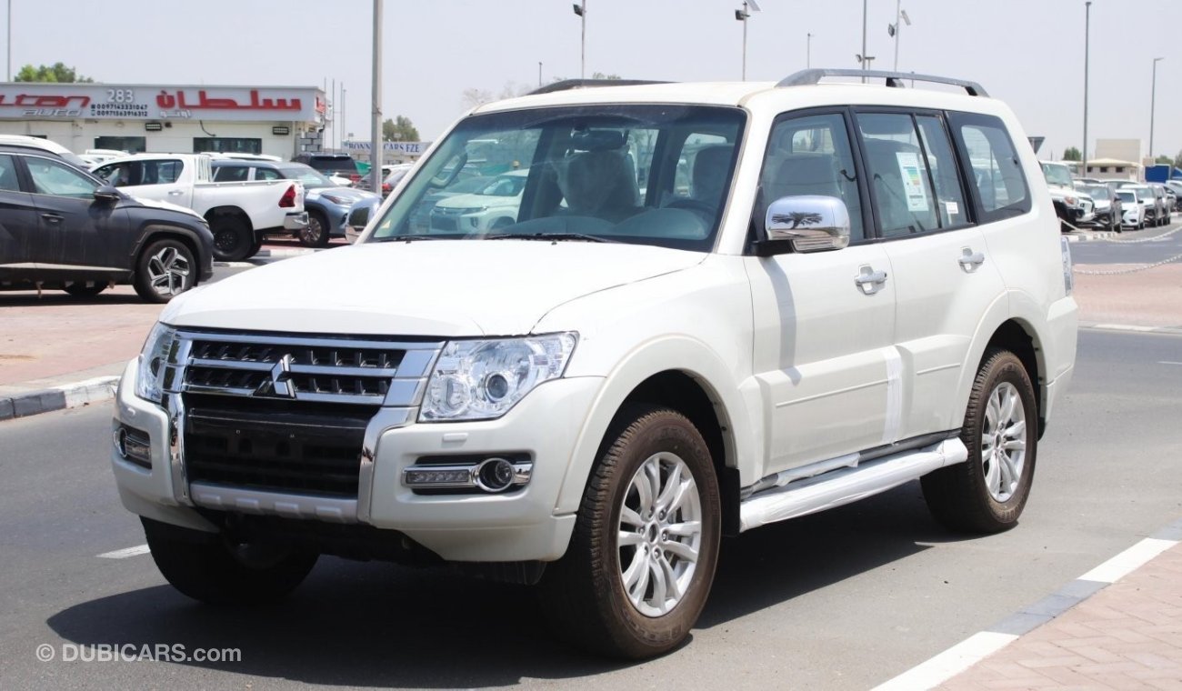 Mitsubishi Pajero Mitsubishi Pajero GLS 2022 Model SUV. 4WD White/beige, rear camera,  3.8L Petrol, 5 doors.....crome