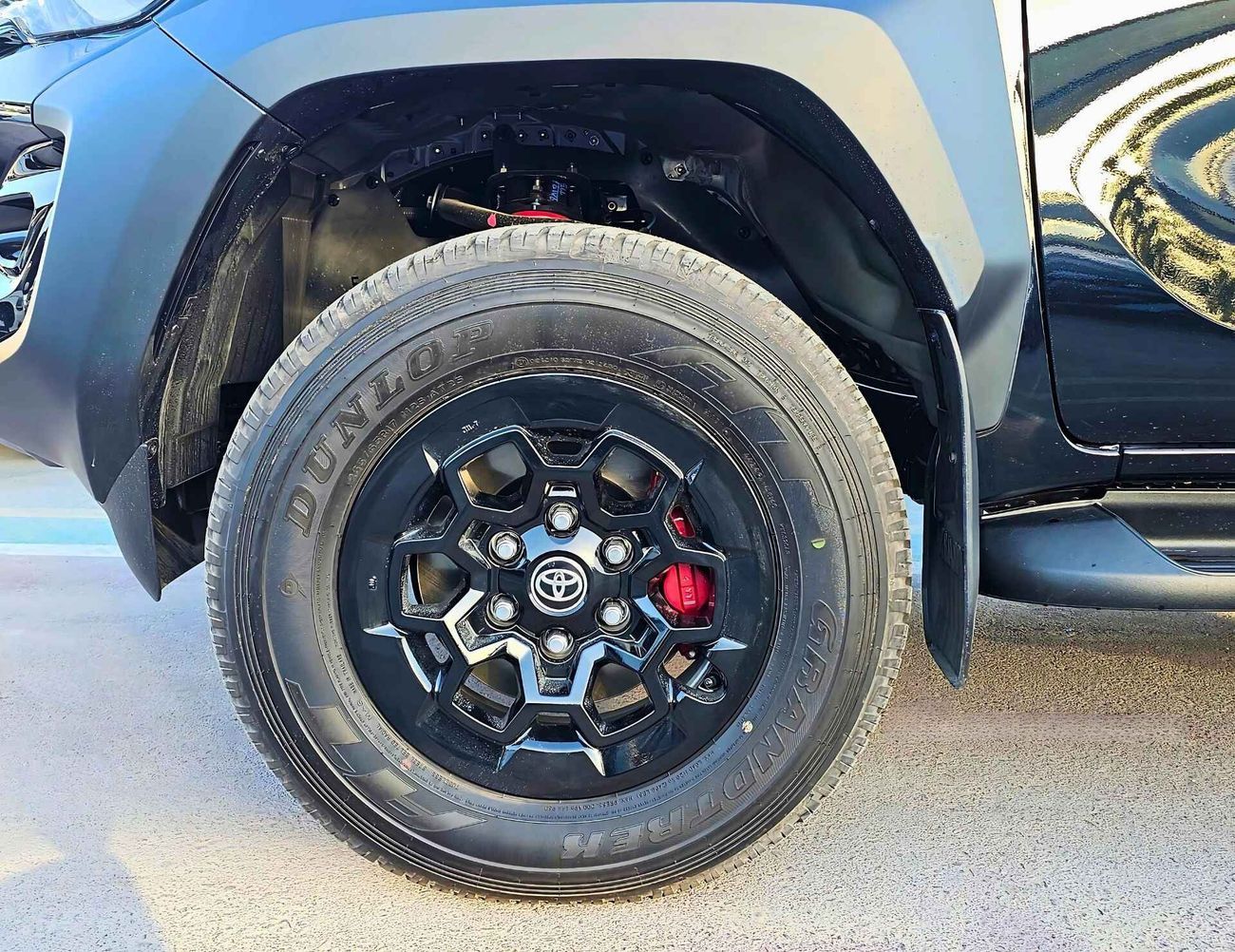 تويوتا هيلوكس GR SPORT REVO / 2.8L DIESEL / A/T / 360*CAMERA / FULL OPTION   (CODE # 69066)