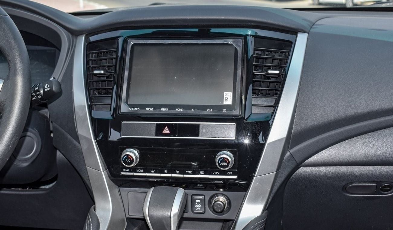 ميتسوبيشي مونتيرو سبورت العلامة التجارية الجديدة ميتسوبيشي مونتيرو سبورت للتصدير فقط 3.0 لتر | 4WD | بنزين | أبيض/أسود| مونت