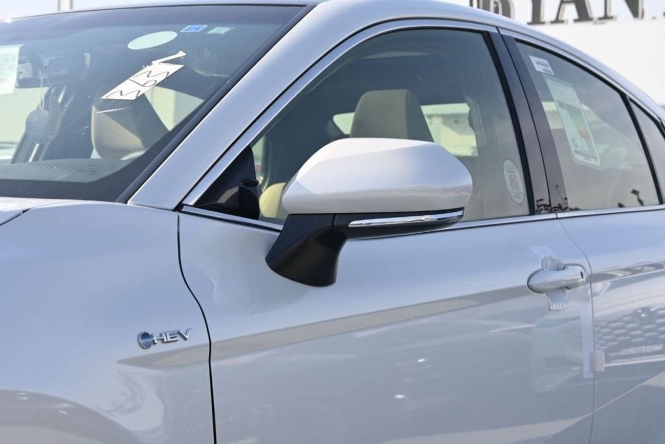 Toyota Camry Toyota Camry LE 2.5L Hybrid, Model 2025 Color White (Export Price)