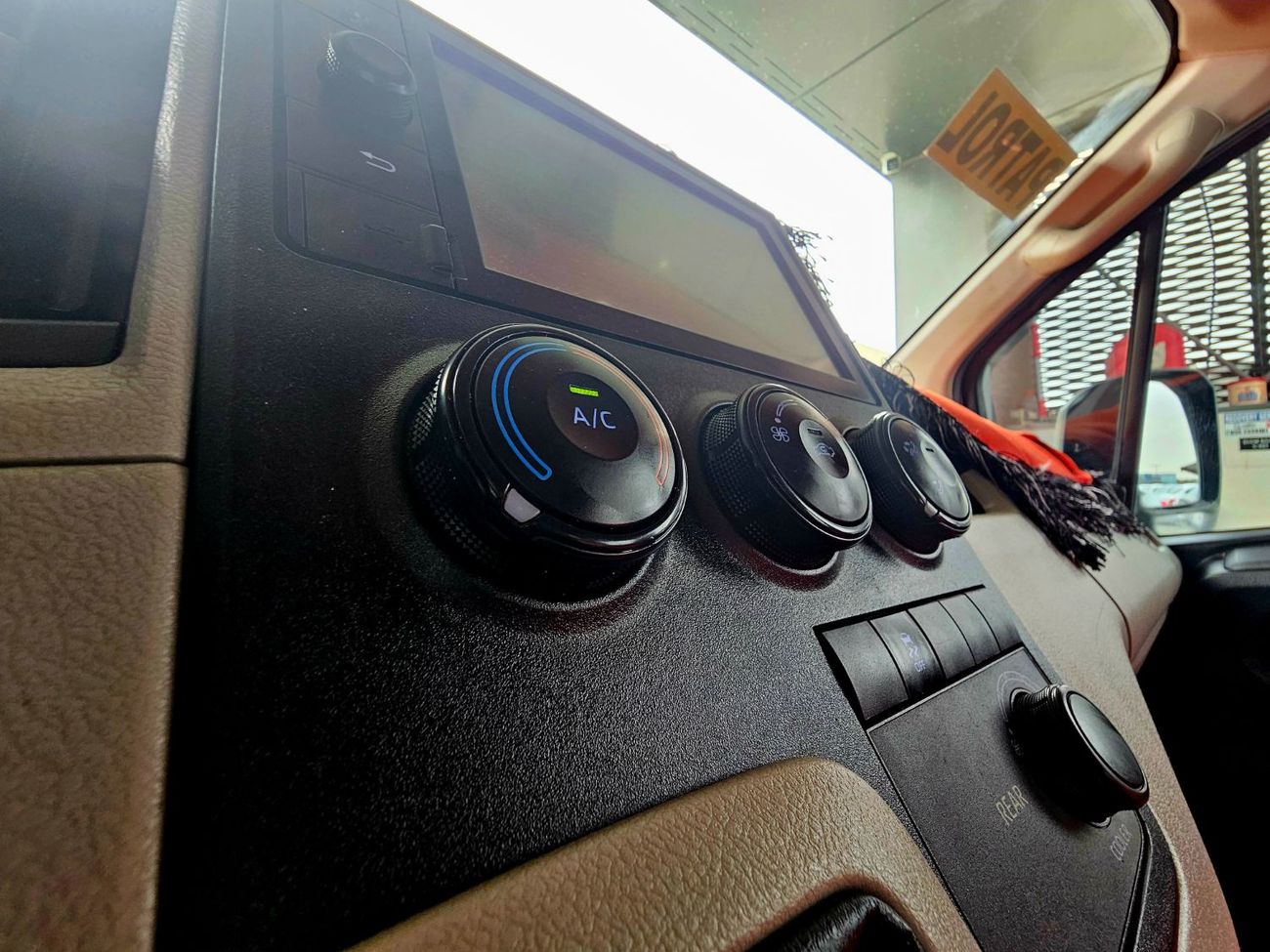 تويوتا هاياس GL PASSENGER/ PATROL MANUAL/ 3.5 V6/ LOW MILEAGE