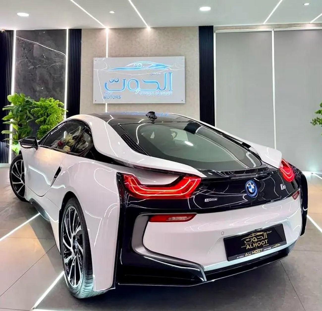 بي أم دبليو i8 STD LUXURY || GCC I| TOP RANGE I| FUTURISTIC DESIGN || CONDITION || LOW MILEAGE