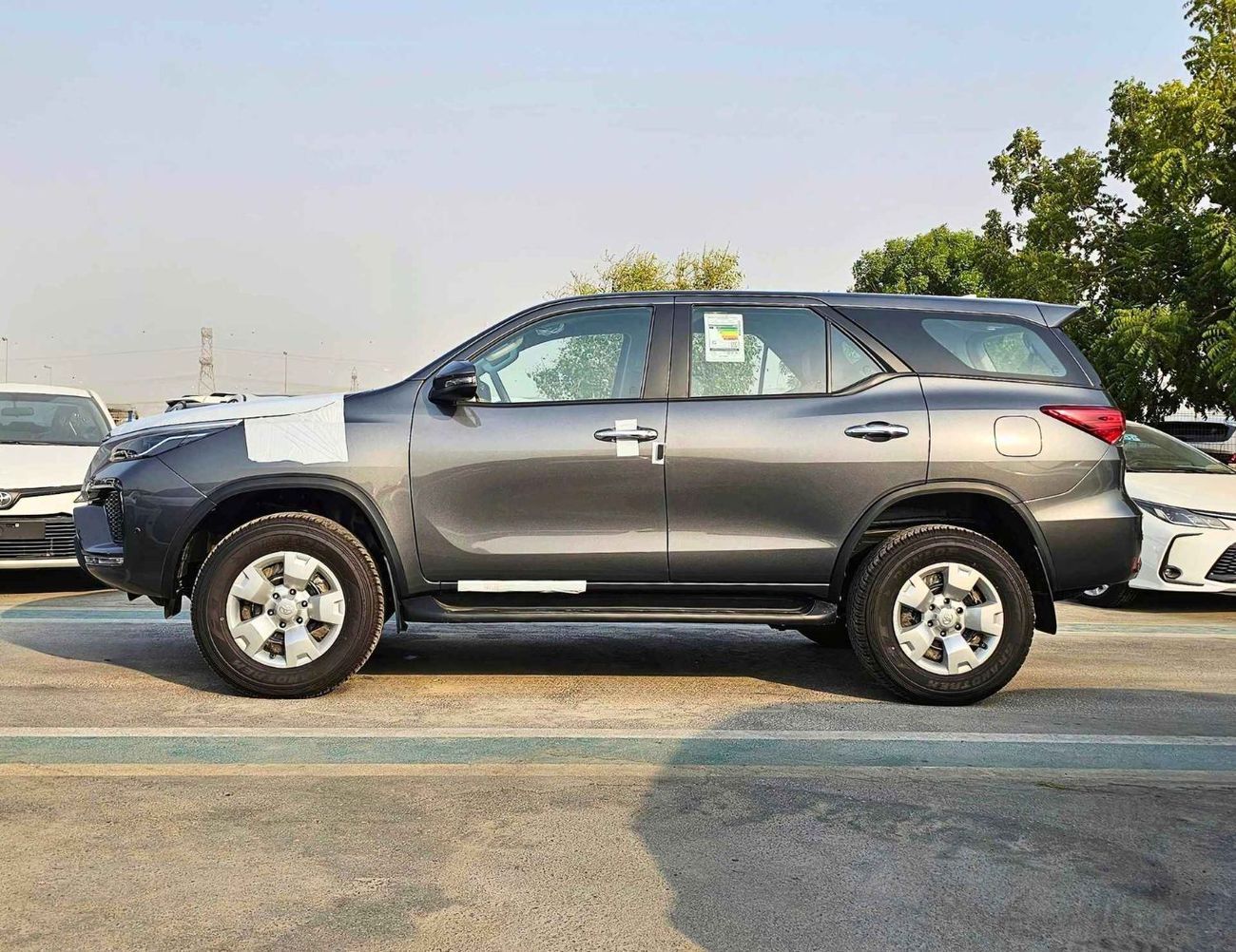 Toyota Fortuner 2.4L V4 DIESEL / MANUAL A.C / DIFF LOCK / OVER FENDER / MID OPTION 4WD (CODE # FD24B)