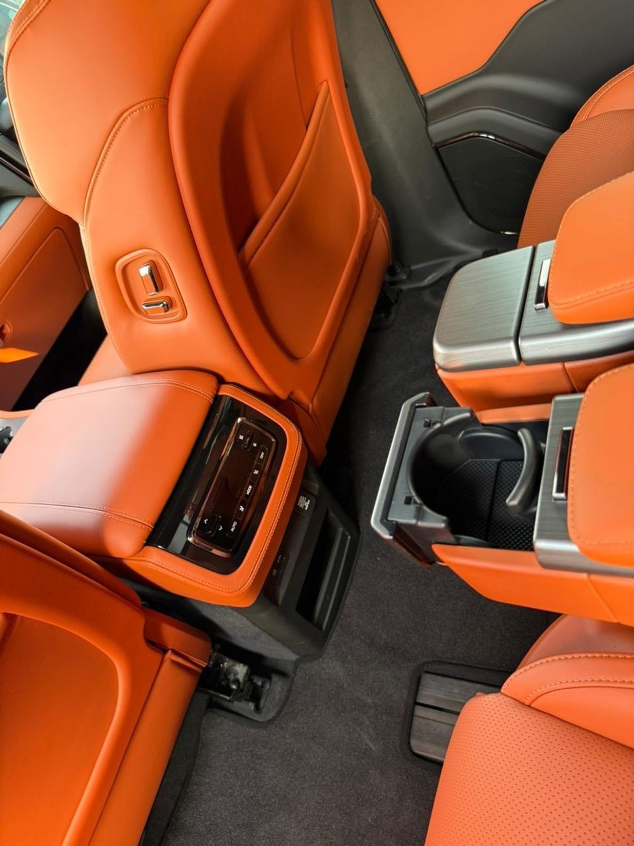 روكس 01 ROX01 2025 – Long Range, 6-Seater VIP Edition