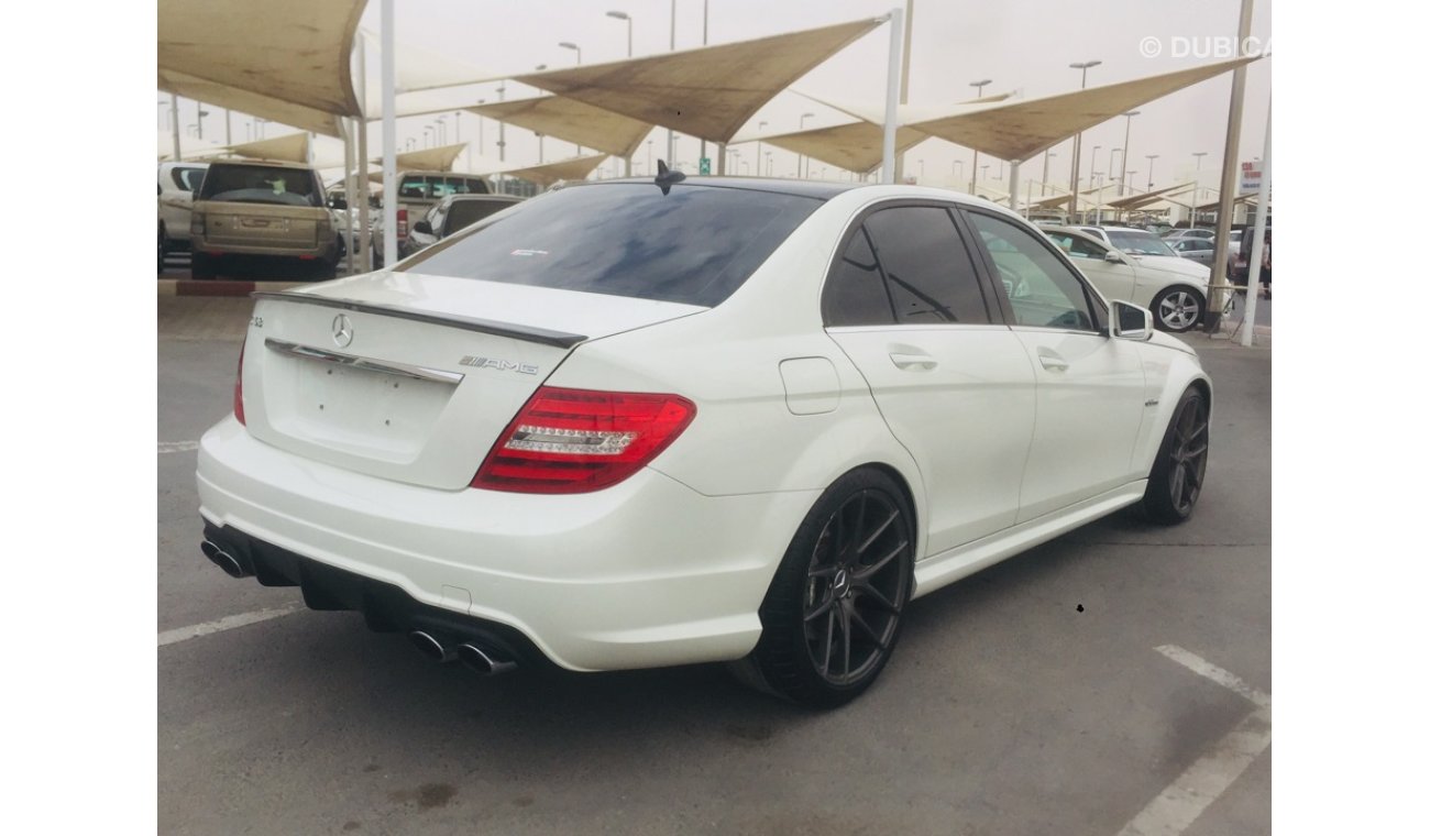 مرسيدس بنز C 63 AMG مرسيدس C63AMG موديل 2012 السياره حاله الوكاله من الداخل والخارج فل اوبشن صبغه الوكاله