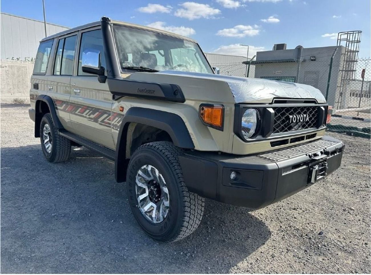 تويوتا لاند كروزر 70 4.0 AUTOMATIC