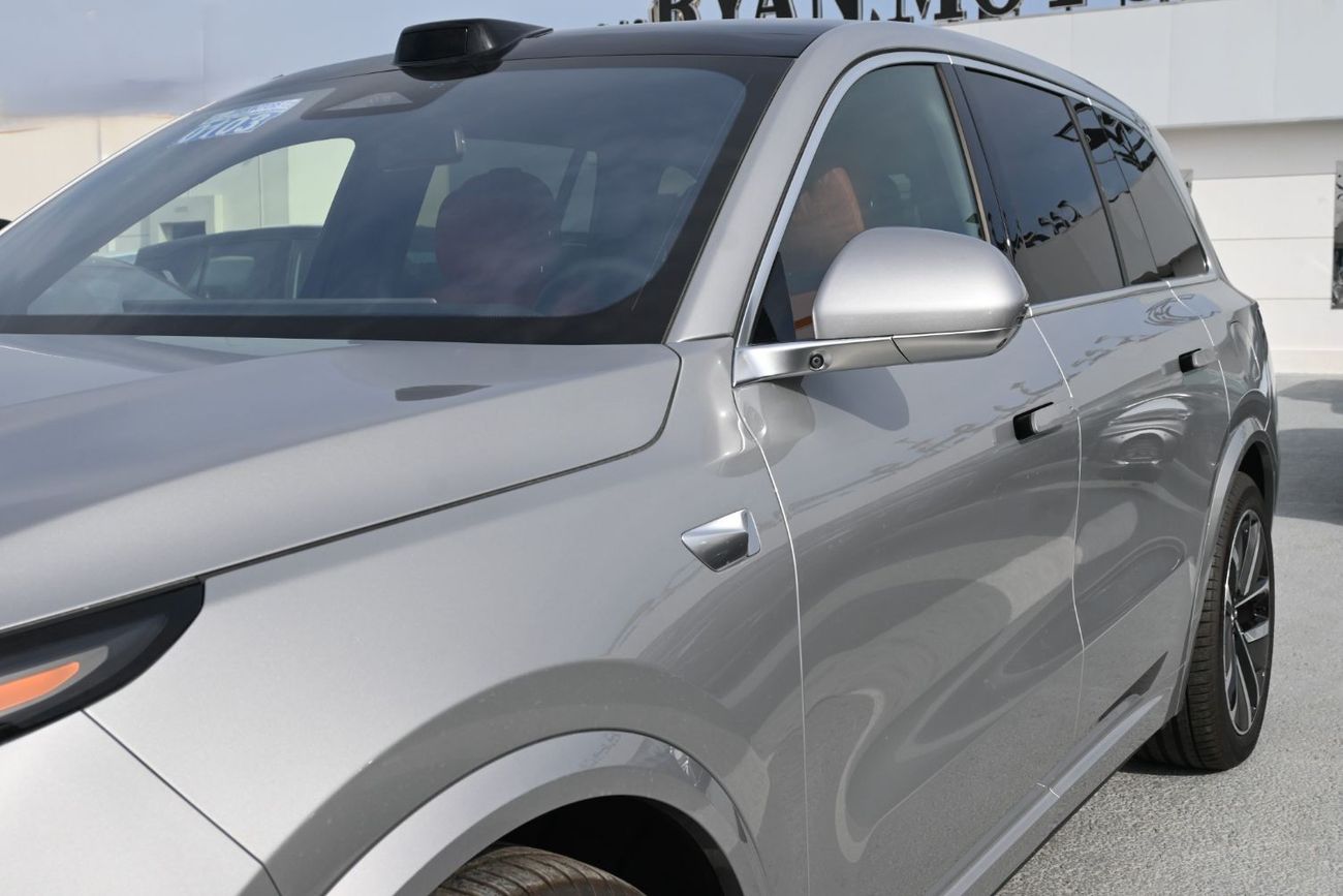 لي اوتو L9 Li L9 Ultra 1.5L Turbo Range Extended EV Model 2024 Color Silver