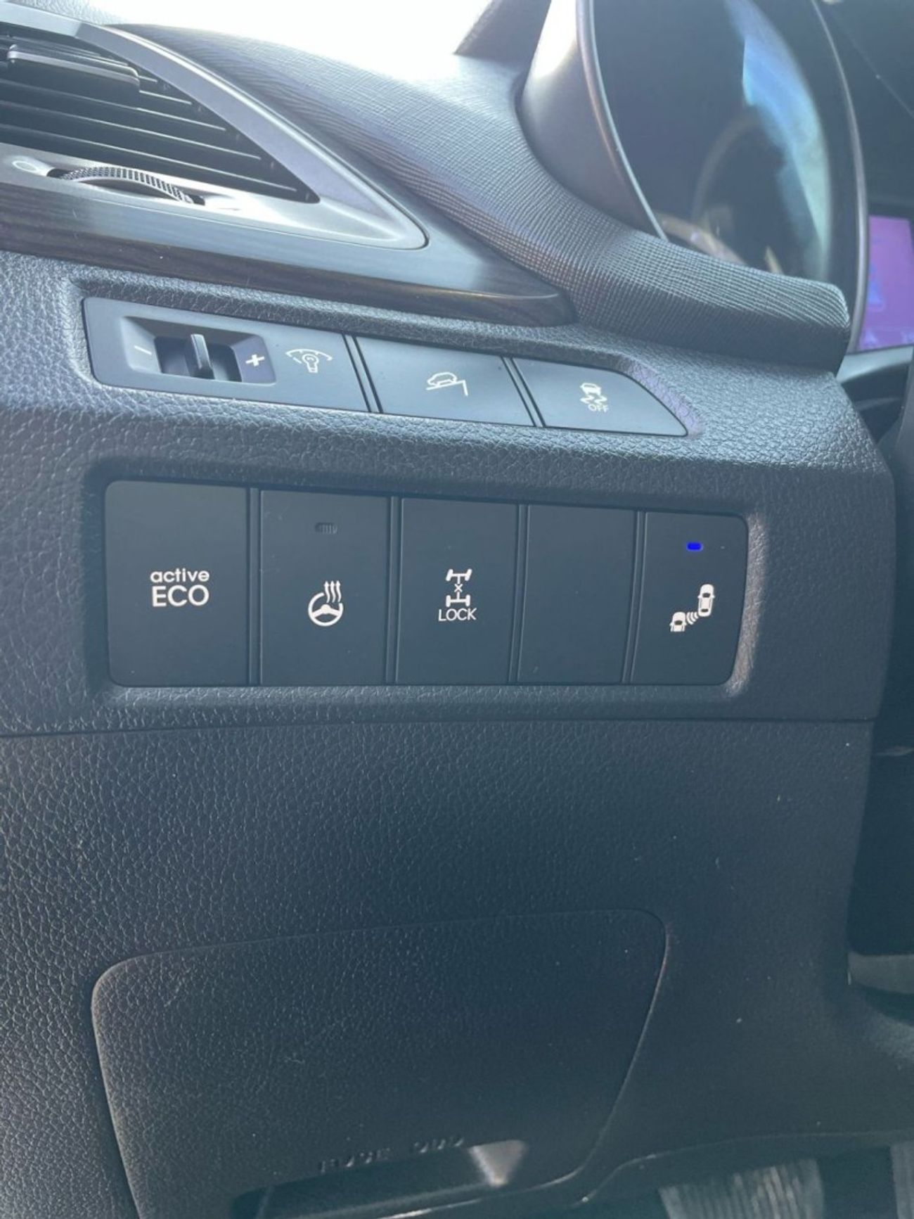 هيونداي سانتا في 2014 Hyundai Santa Fe Ultimate Full Option Panoramic View - Leather Electric Seats With Sensor 2.4L