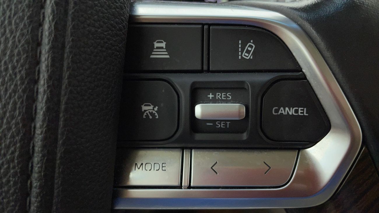 تويوتا لاند كروزر GXR 4 | بدون دفعة مقدمة | اختبار القيادة في المنزل