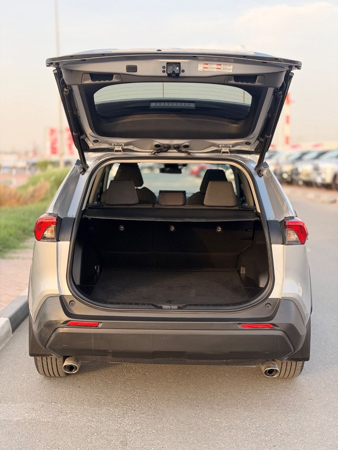 تويوتا راف ٤ XLE 2.5L