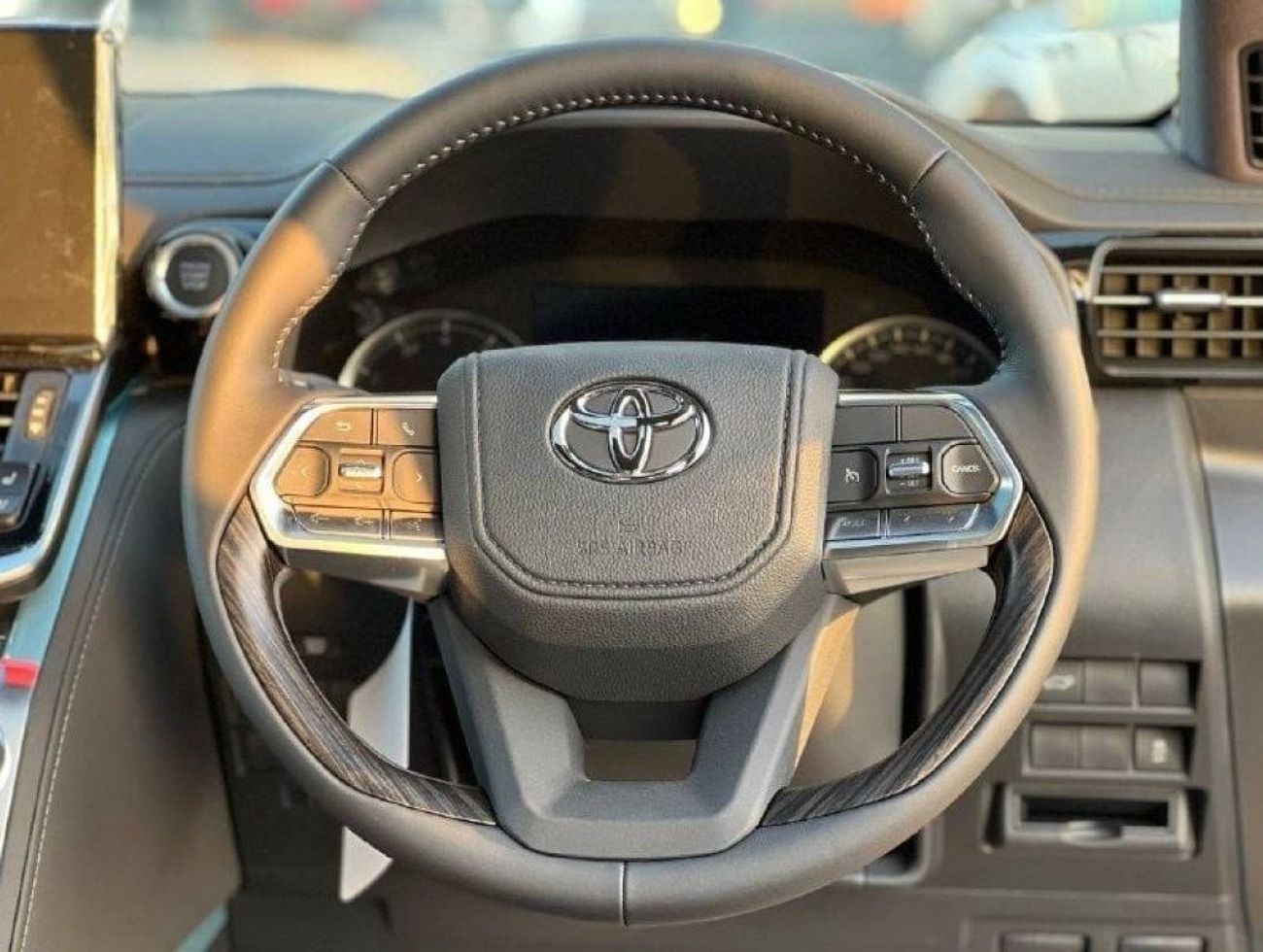 Toyota Land Cruiser VXR (RHD) 3.5L PTR A/T // 2023 // FULL OPTION WITH 360 CAMERA , MEMORY & LEATHER SEATS , RIGHT HAND