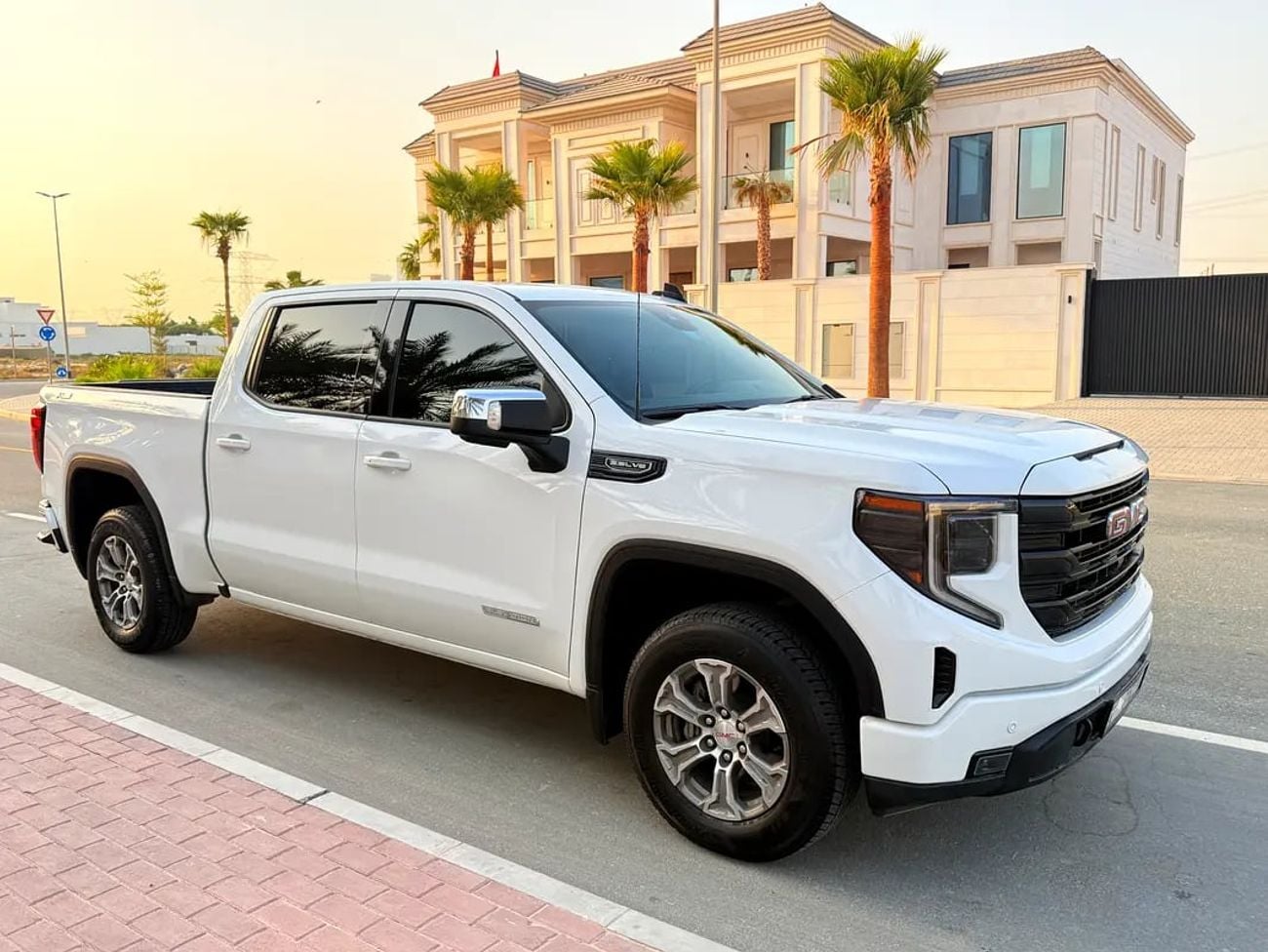 GMC Sierra 1500 REG/CAB ELEVATION Elevation 5.3L GCC Specs-Free service history with warranty