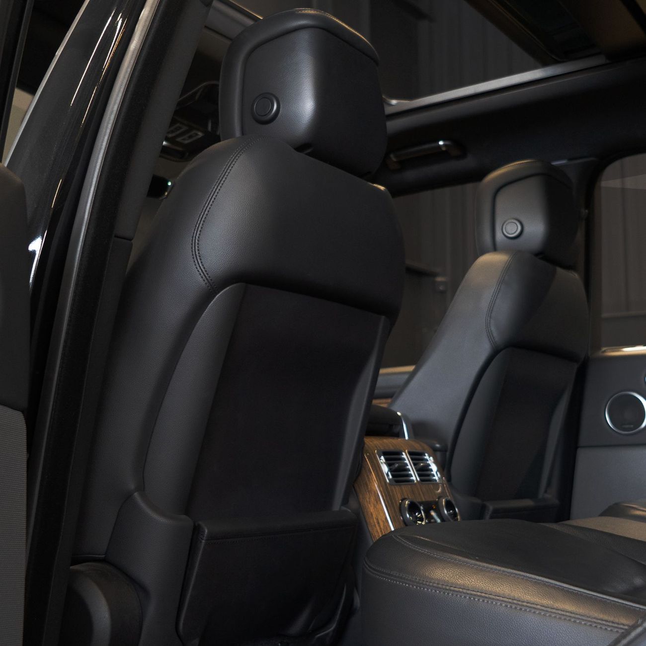 Land Rover Range Rover HSE 3.0L (380 HP) AED 2,394  pm  • 0% Downpayment • Range Rover HSE • 1 Year Warranty